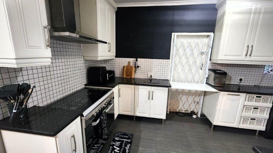 To Let 3 Bedroom Property for Rent in Safari Gardens North West